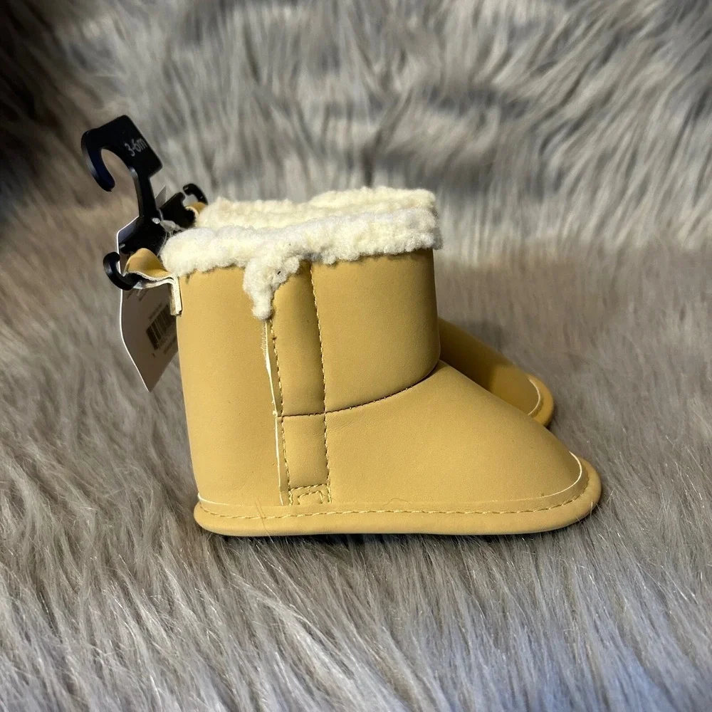 Carter's Child Of Mine Crib Shoes Baby's Size 3-6 Months Beige Boots Booties